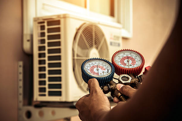 Professional Furnace Repair technician working in Albers, IL